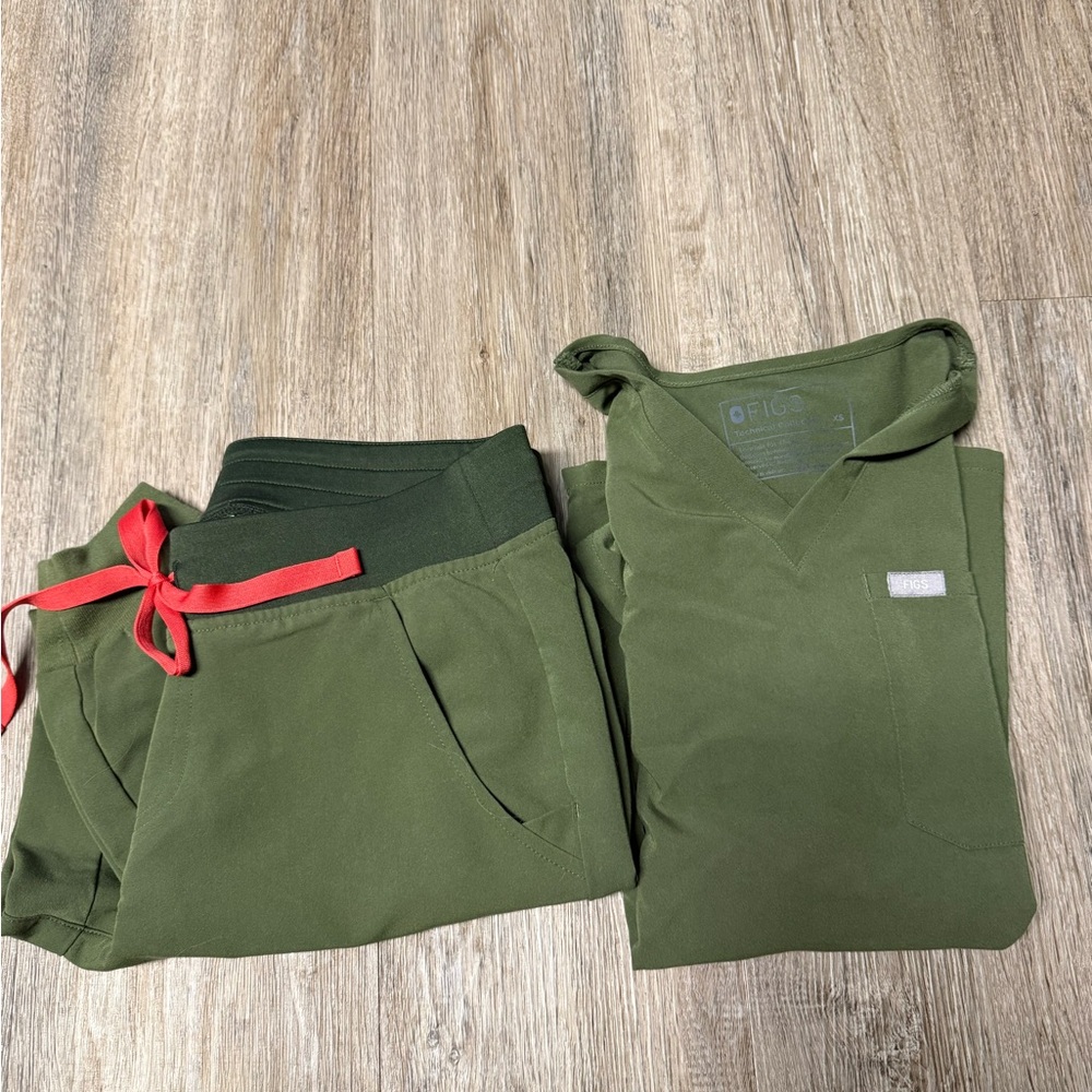 Figs Olive Green Scrub Set.